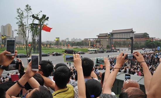 习近平陪同莫迪参观大雁塔 晚宴酸辣汤打头阵