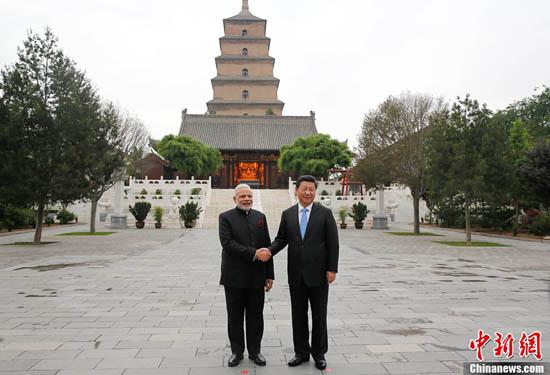 习近平陪同莫迪参观大雁塔 莫迪赠送菩提树苗